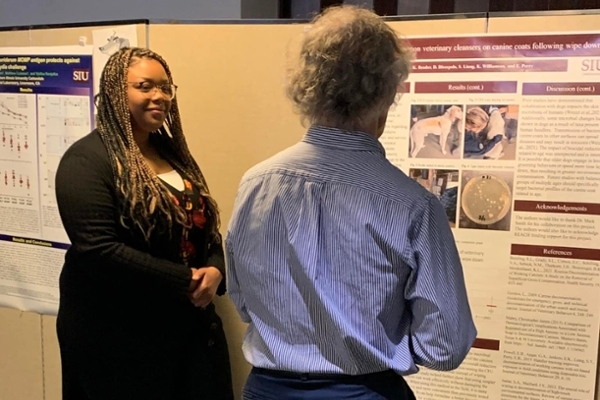 SIU student presents research at a forum